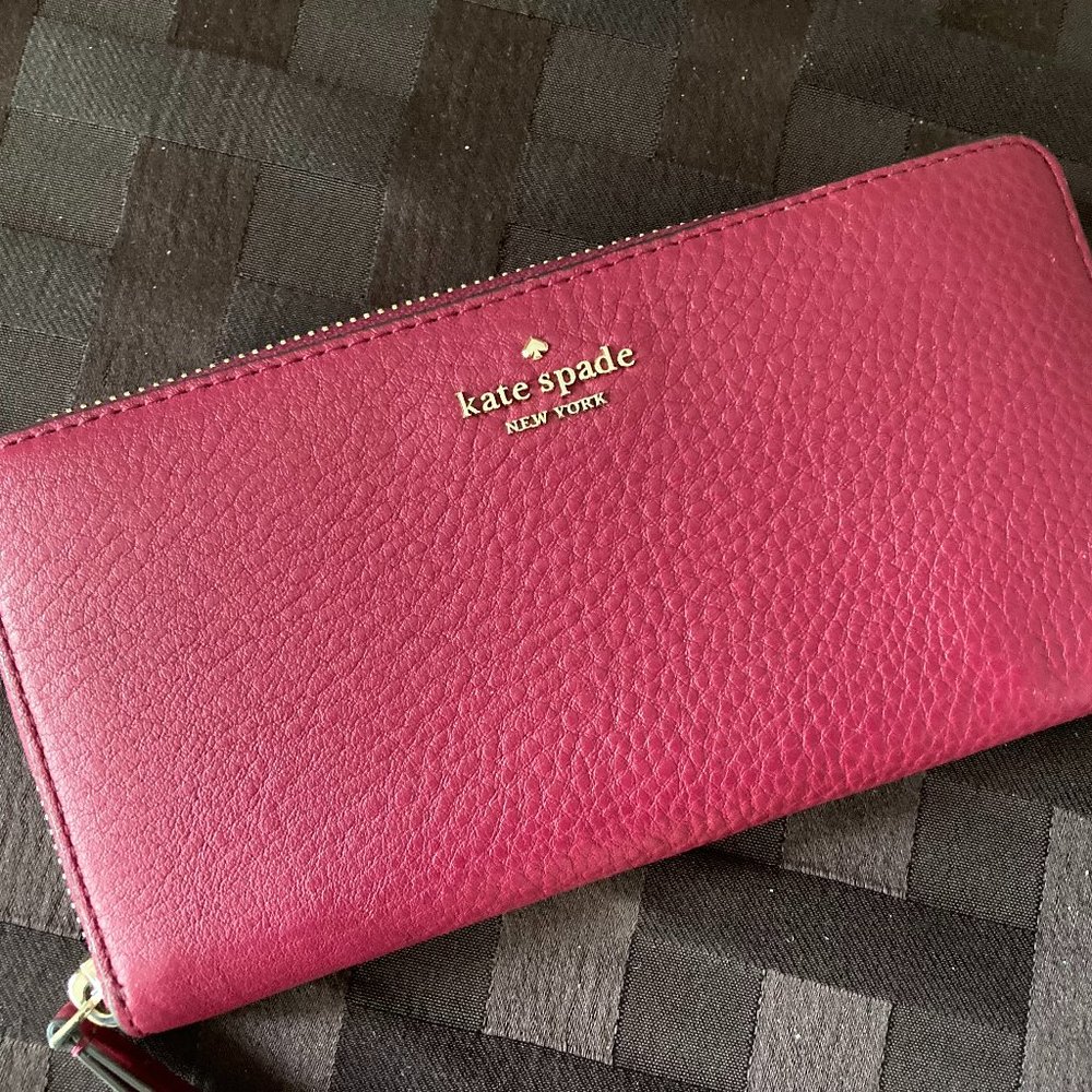 Kate Spade New York Large Leather Zip Around Wallet - EUC
